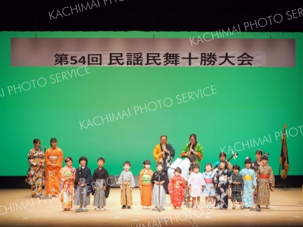 ７２人が歌声披露　民謡民舞大会 3