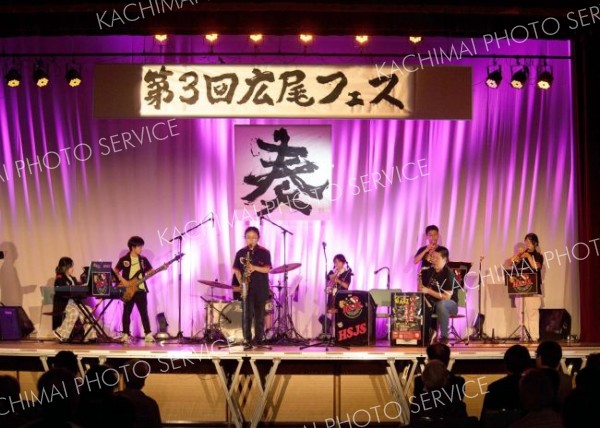町内の文化、芸能サークルが熱演　広尾フェス