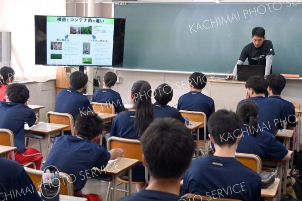 前半は座学での授業も行われた