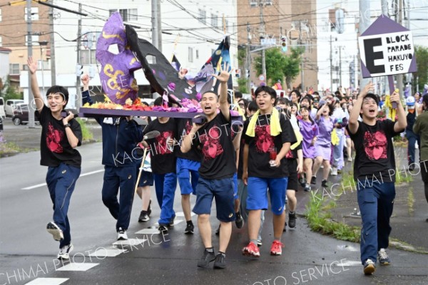 管内の高校で学校祭シーズン　帯柏葉高が恒例の仮装パレード