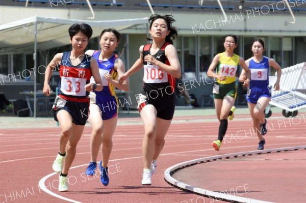 女子８００メートル決勝１組