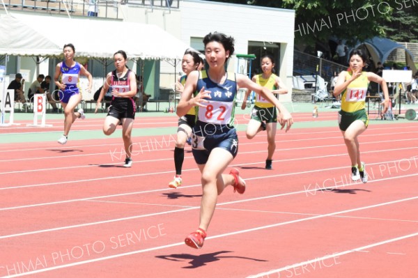 ２年女子１００㍍予選１組