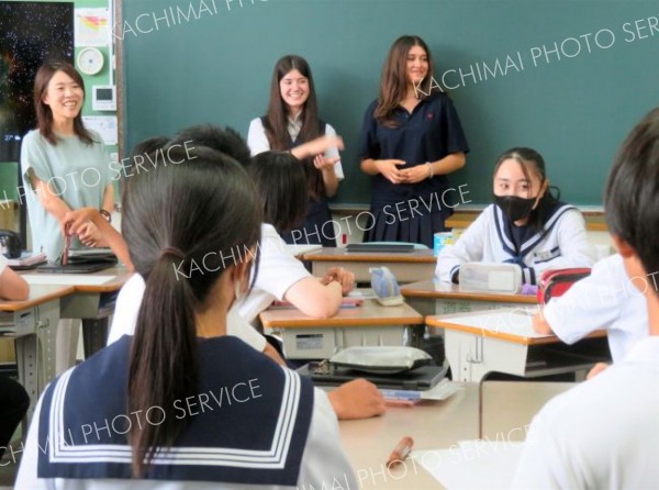 更別中央中の生徒、留学生を招いて英語交流