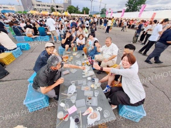 ビール片手に乾杯　新得でビアパーティー