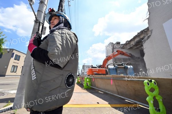 今季初の猛暑日　帯広３５・２度　管内に熱中症警戒アラート　あす３７度予想 写真3（７日午前１０時ごろ、帯広市内で。塩原真撮影）