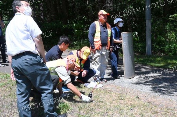 「クマ出没」ドローン使い対応訓練　道・町・猟友会・警察が連携