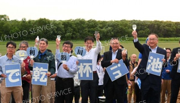 水辺で乾杯！利別川河川敷でイベント　池田