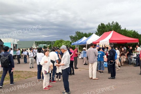 水辺で乾杯！利別川河川敷でイベント　池田 2