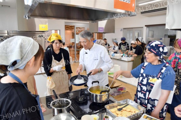「わが家風の料理」作って楽しんで　元天皇の料理番・料理講習会　中札内