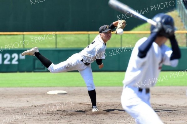 【決勝　新得・清水・鹿追・瓜幕―帯西陵・帯八】チェンジアップを武器に六回途中まで８奪三振と相手打線を抑え込む好投を見せた新得・清水・鹿追・瓜幕の渡邊耀羽投手