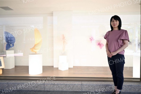 六花亭帯広本店「六花亭ギャラリー」開廊記念展　紙アートの個展　２７日まで 7