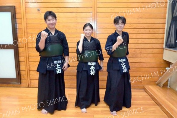 団体戦中学生の部で８強とし、全国大会の出場権を得た帯広森体
