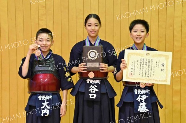 団体戦小学生の部で３位入賞し、全国大会の出場権を得た音更柳町。