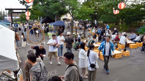 「神社ビアガーデン」　大勢でにぎわう　士幌