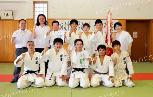 男子団体戦で２年連続優勝の芽室中