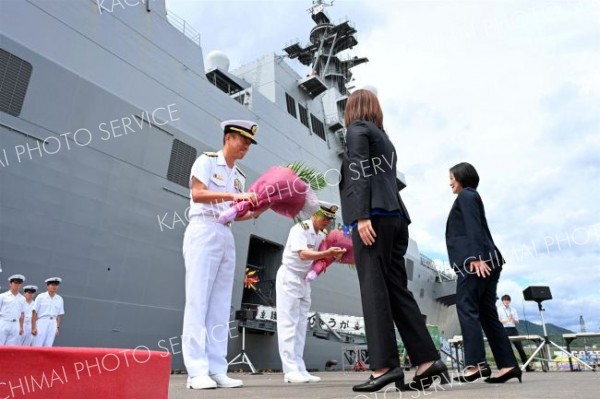 海上自衛隊の護衛艦「ひゅうが」　１５年ぶりに十勝港に入港　２１日まで一般公開
