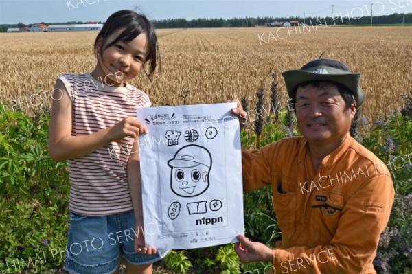 小麦畑に描く巨大アート