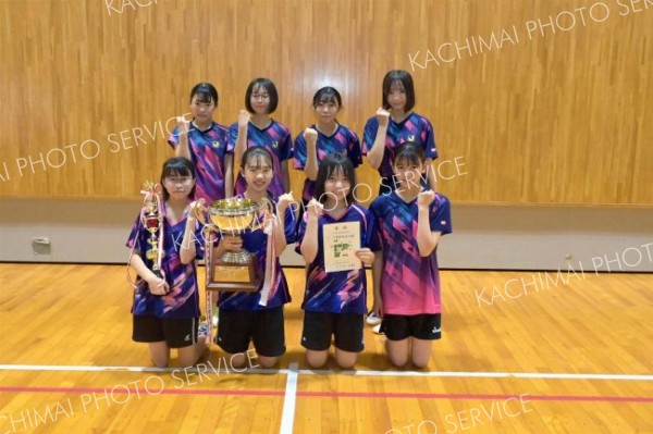 女子団体戦優勝の札内