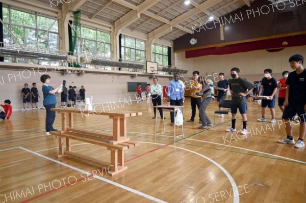 ゲームや日本文化紹介でＪＩＣＡ研修員と交流　帯広南町中学校