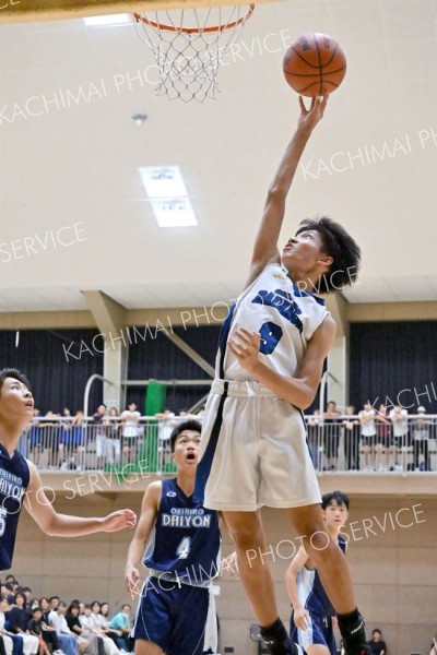 【男子決勝・帯八―帯四】ゴール下のシュートを決める帯八の芦谷充基