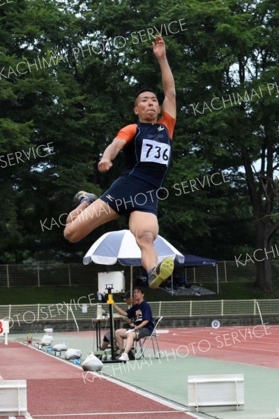 【男子走り幅跳び決勝】３回目に７メートル１９を跳び優勝した小西康道（白樺ＡＣ）