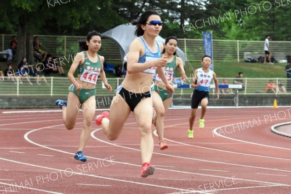 女子２００メートル決勝１０組