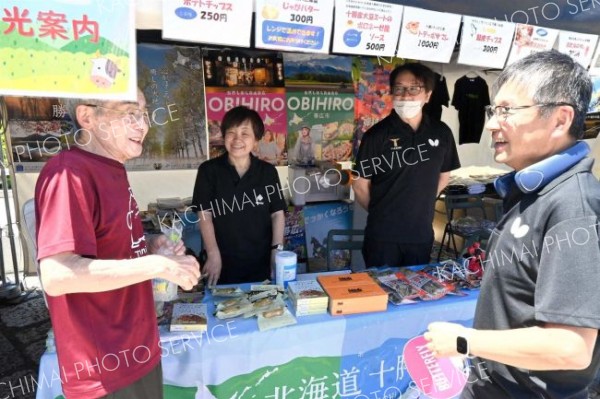 卓球「Ｔリーグ」帯広開催をＰＲ　都内開幕戦で　十勝卓球協会など