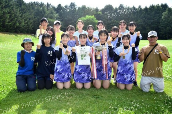 共栄女子が２連覇　男子は札内　共栄の森谷・溝部組は２冠　全十勝中体連ソフトテニス