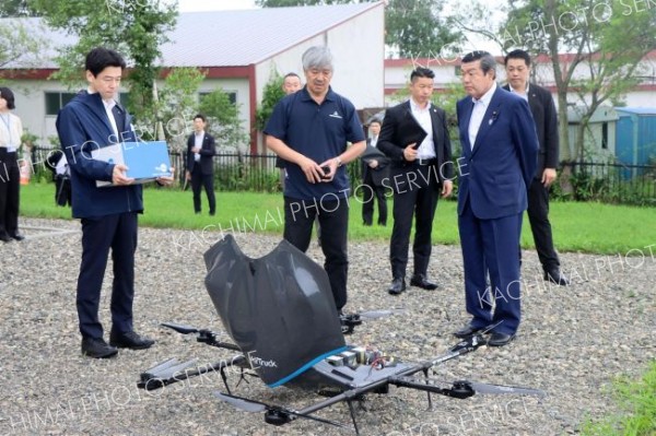 自動運転、宇宙港に期待　伊東地方創生相が上士幌と大樹視察