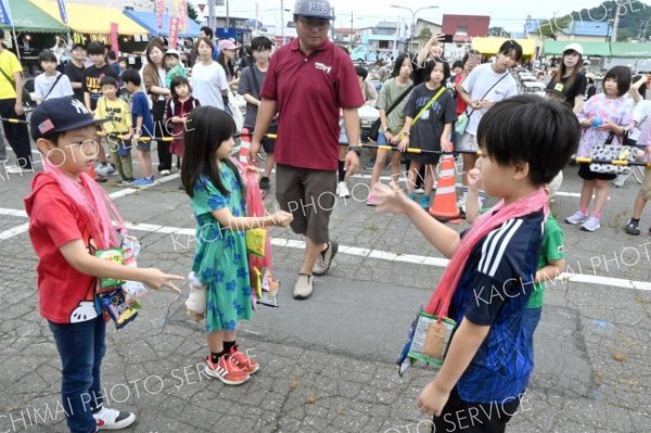 ジャンケン大会など、子どもたちも楽しんだ「広尾食べ飲みマルシェ」