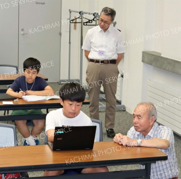 夏休み中の児童熟年先生に学ぶ 　町教委主催で講座～まちマイ音更編