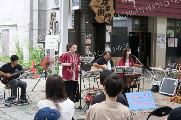 アコースティックバンド「ｂｅｒｒｙ　ｂｅｒｒｙ」によるライブ