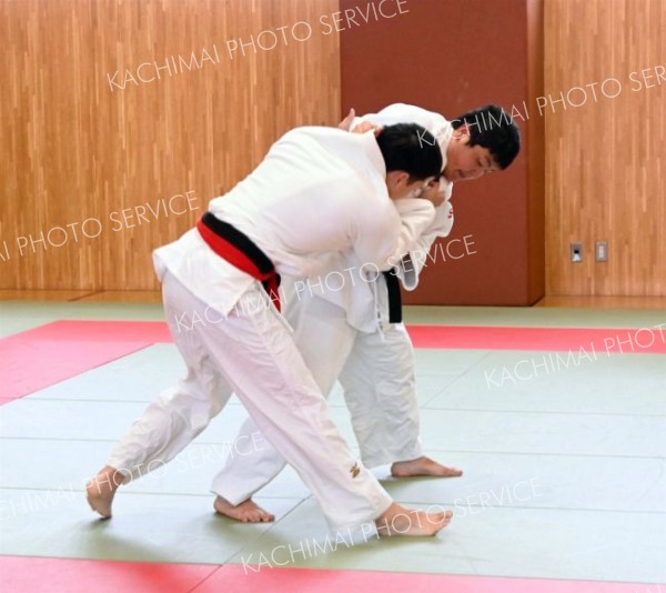 熱戦となった柔道決勝戦の様子