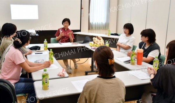 幕別パークプラザで開かれた十勝に大学を創る会の座談会
