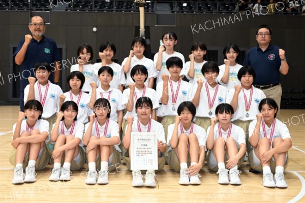 女子準優勝で全国大会への出場を決めた帯広西陵中