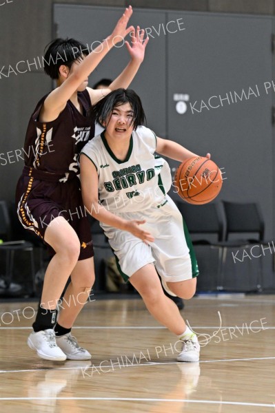 【決勝・帯西陵中―札幌東月寒中】ドリブルでゴール下に攻め込む