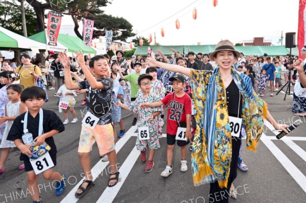 本願寺音頭が復活　電信通り商店街夏祭り「第５０回電信通・西別院ぼんおどり」
