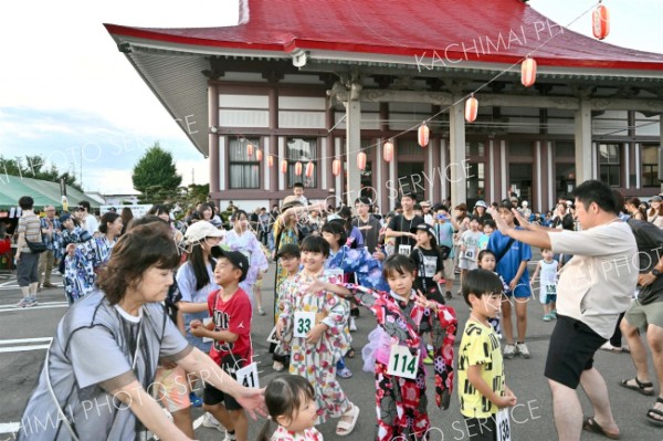 本願寺音頭が復活　電信通り商店街夏祭り「第５０回電信通・西別院ぼんおどり」 2