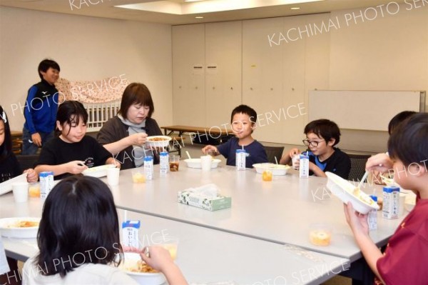 夏休みの居場所づくりに子ども食堂　陸別社協