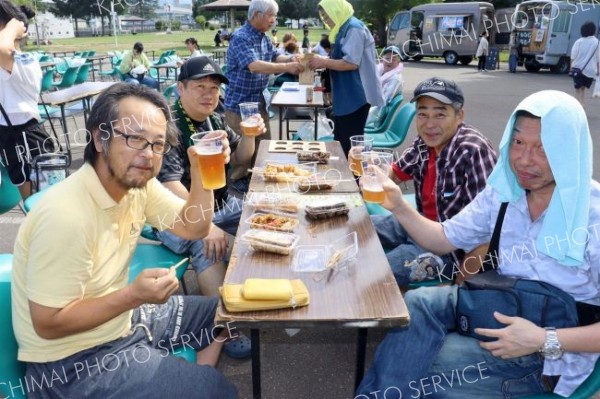 花火５００発盛大に　みかげふぇすてばる