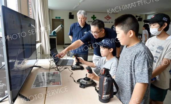 児童へ建設業の魅力伝える　萩原建設工業　「ＯｈａｎａＤａｙ　ＰＲＯＪＥＣＴ」初開催