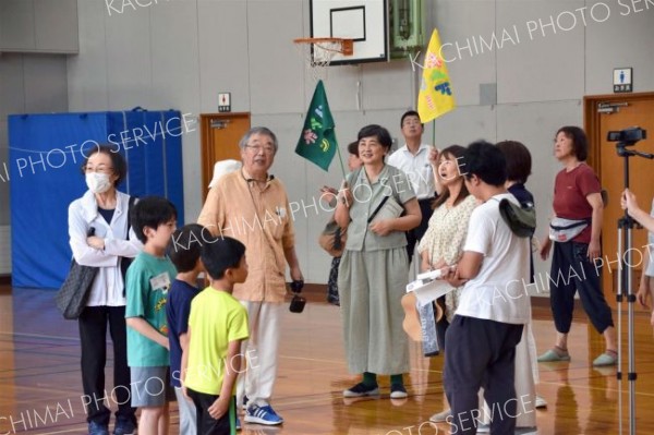校舎の秘密、設計携わった元職員が紹介　芽室南小
