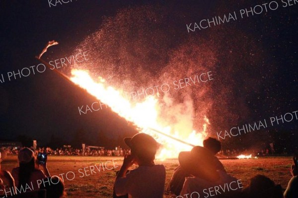 今年は「豊漁」　歴舟川清流まつりでペルプネ火祭り