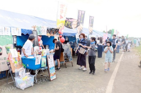 出店や多彩なイベントが盛り上げた「歴舟川清流まつり」