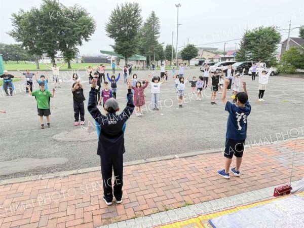 鹿追でラジオ体操の日　５０人が汗