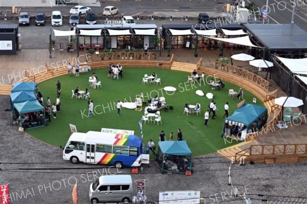 藤丸パーク開業１カ月　イベント続々、１万人以上が買い物・食事
