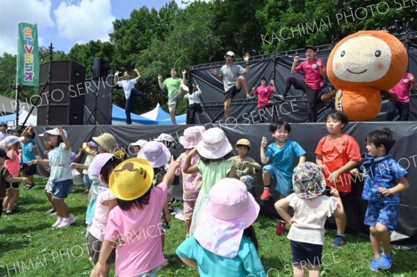 イベント会場にぎわう　上士幌・バルーンフェス～写真特集