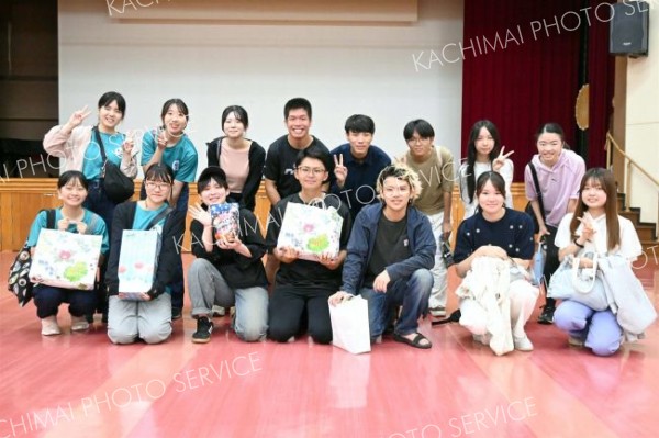 マーカー投げに大盛り上がり　バルーンフェス「裏学生選手権」に３大学４チーム参加 2