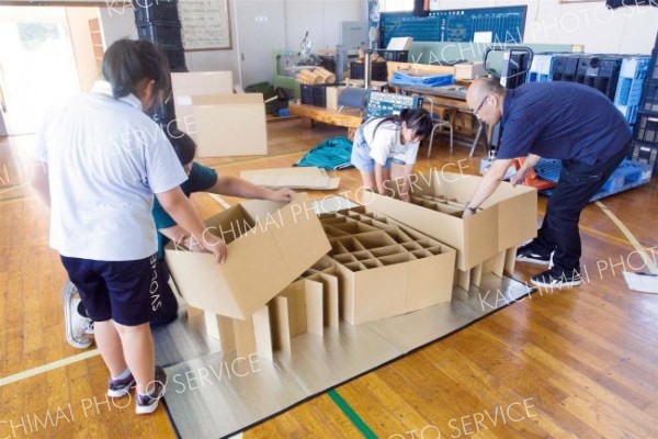 家族連れが防災体験　２０２５デイキャンプ　広尾