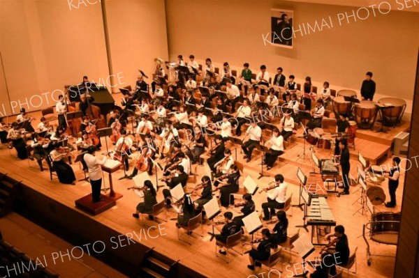 音更町伊福部昭音楽祭の最終日に行われたサマーコンサートで有終の演奏を披露する出演者ら